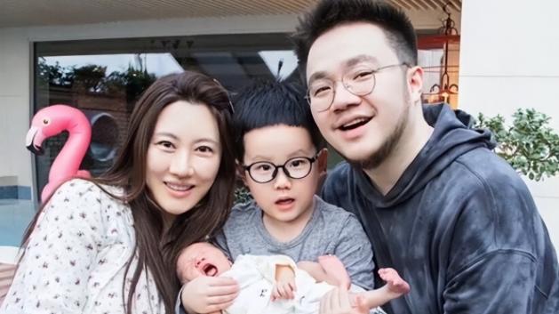 宋丹丹|大功臣！宋丹丹儿媳住20W月子中心，拍全家福坐前排，网友：羡慕