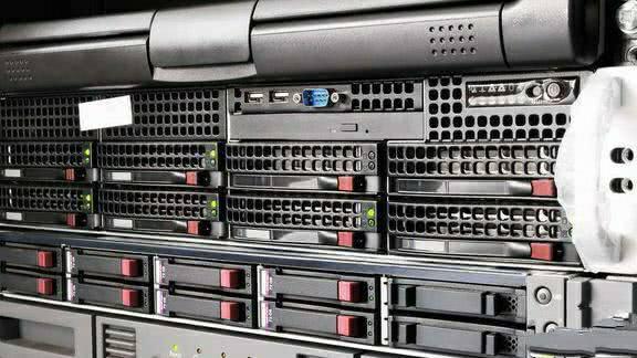 CPU|服务器能当电脑用吗？与普通电脑有哪些区别？