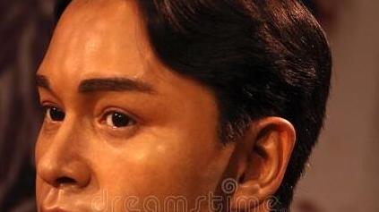 张国荣|在音乐方面上，周杰伦与张国荣还有多少距离？