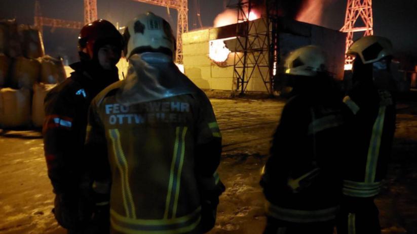 乌军用钢筋水泥保护变电站：美国制导弹遭诱骗，俄军导弹穿墙爆炸