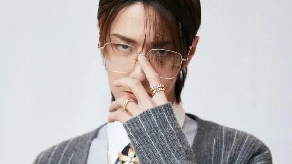 王一博|还在吐槽王一博“干瘦没肉”？掀起衬衣的那一瞬间，被撩到了