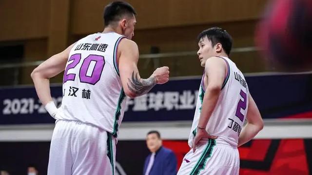 山东男篮|恭喜山东队提前锁定季后赛！广东没放水新疆，下轮是季后赛预演？