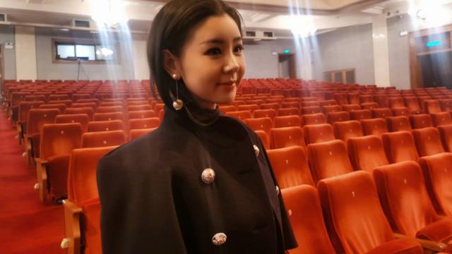 李小萌|李小萌社媒晒出两个儿子的正脸萌照，老大像王雷，网友喊话快生三胎