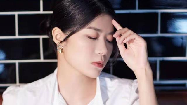 杨笠|脱口秀女王杨笠，适合浪姐的舞台吗