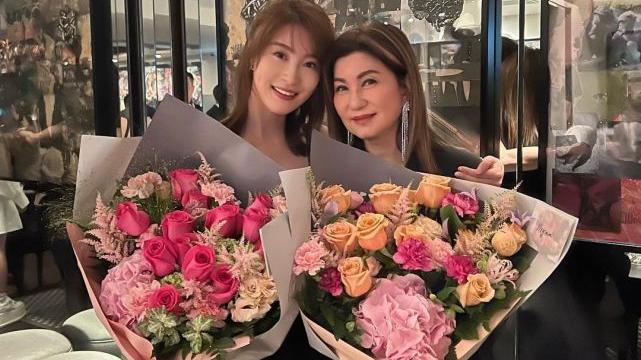 胡定欣|陈山聪胡定欣为新科视后林夏薇和TVB女高层庆生 4人头靠着头感情好