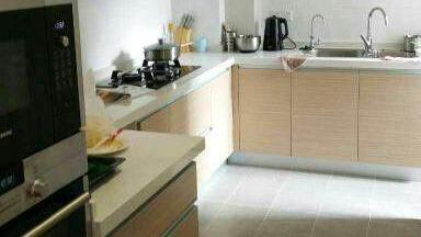 新房装修，媳妇坚持叫木工在电视墙打一圈柜子，完工发现好明智