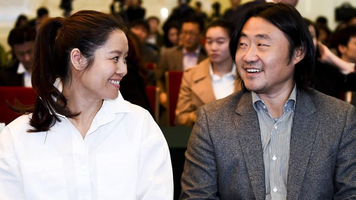 吴海燕|40岁网球女王李娜现身：穿露脐装好美，鼻子高挺下巴似锥子疑整容