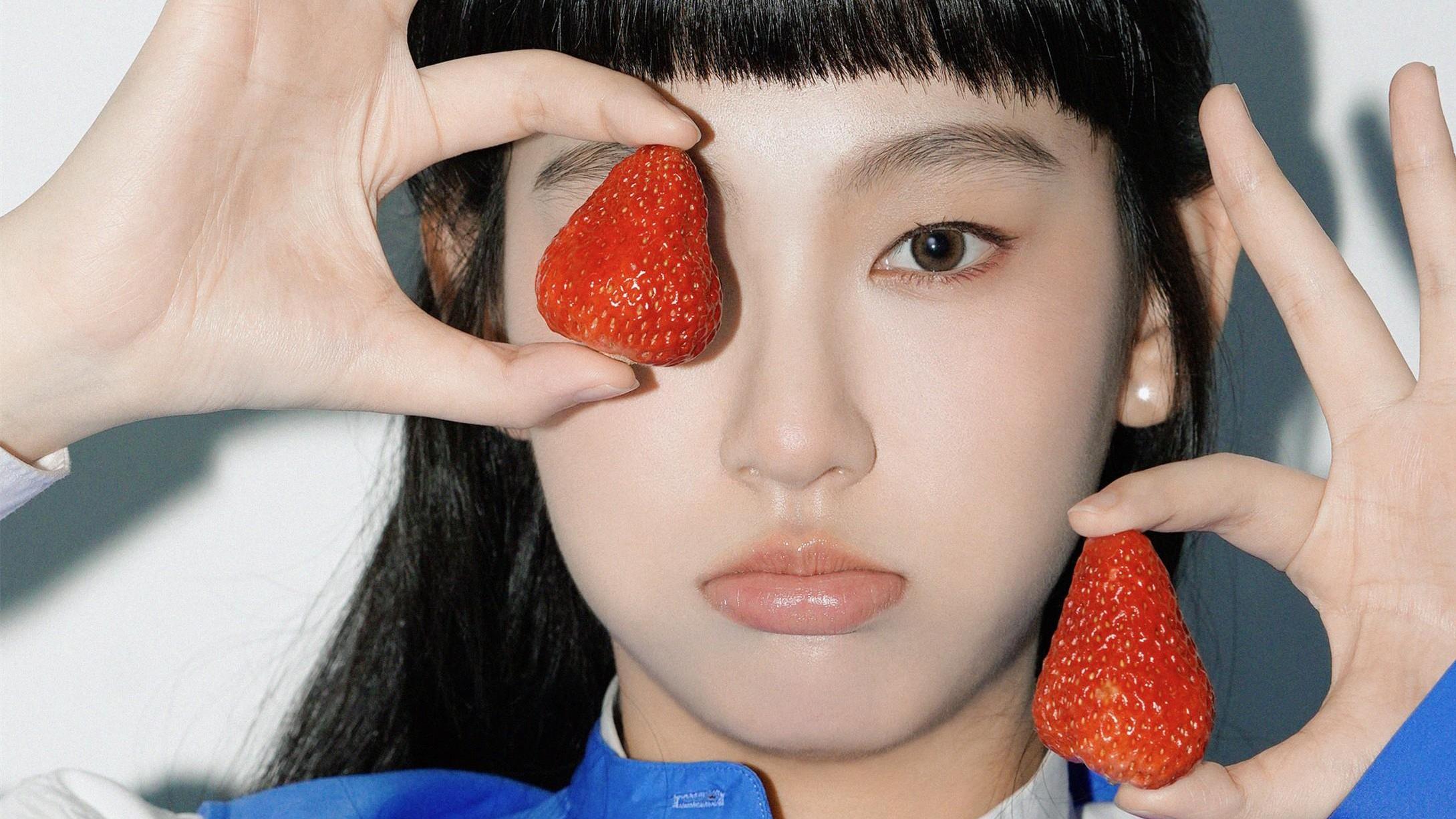 炎明熹|17岁港圈唱将炎明熹！父母定居内地，粤语歌开口跪，打破刻板印象