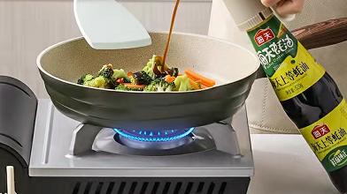 用完洗洁精后，瓶子压嘴卖废品不值钱，放在厨房非常实用，太厉害