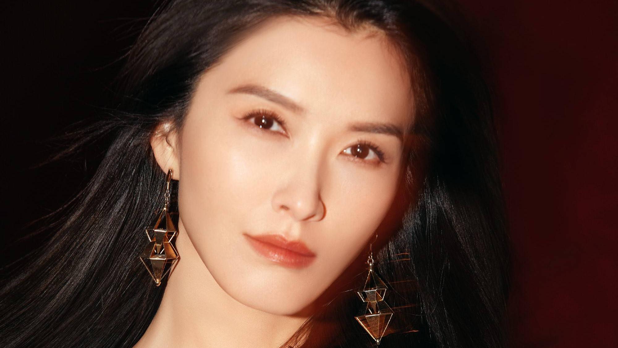 徐洁儿|《重生之门 》徐洁儿 酷飒皮衣范儿吸粉无数