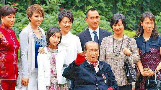 何超琼|何超琼：经历3段失败的恋情，膝下无儿女，未来家产或只能给弟弟