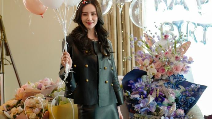 没谈过恋爱的我|刘诗诗的两套黑色造型，同样是优雅的“裙装”穿搭，但长裙更唯美