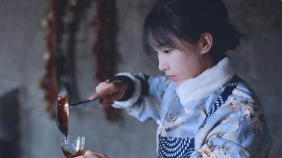 赚22亿仅得300万，被“资本”捧红再丢弃？“李子柒”毁了李子柒