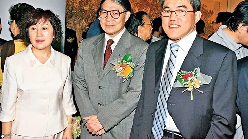 霍震霆|霍震霆太大方了，为了挽回家族声誉，拿出15亿的大楼分给弟弟妹妹