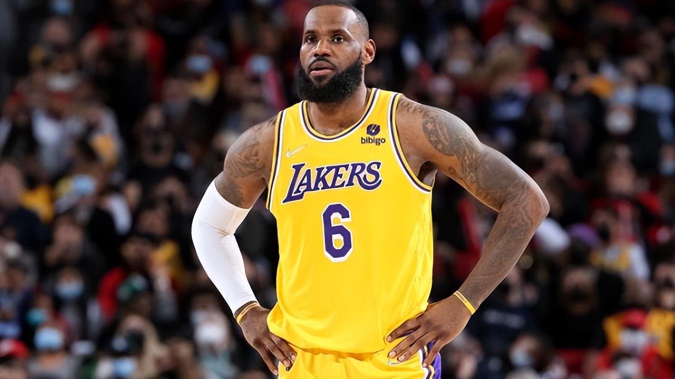 勒布朗·詹姆斯|首次主演电影却得到金酸莓奖最差男主角奖！詹姆斯在球场上的“演技”似乎