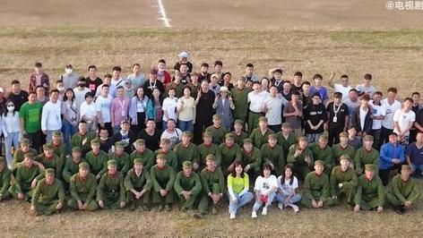 肖战|肖战行程被安排满档，欠品牌一屁股物料，又开始决战“瓜饼之巅”