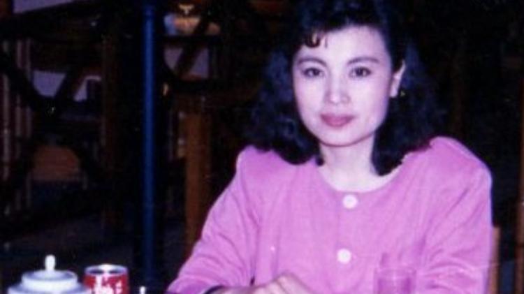 李瑞英|李瑞英儿子意外坠楼让她亏欠一生，和青梅竹马的丈夫患难至今