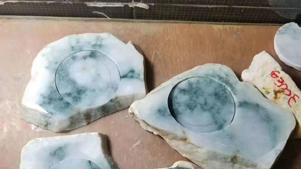 |老坑木那断口料，一刀开出4只飘花手镯，美翻了！