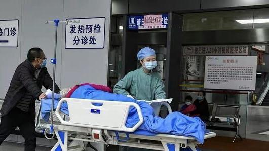 骨质疏松|女子剧烈腹痛，怀疑胰腺炎实则误诊，医生：是甲状腺出问题了！