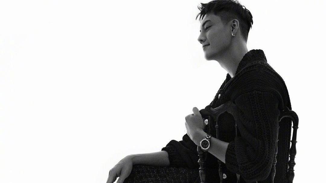 陈伟霆|陈伟霆不愧是时尚宠儿！拍写真尽显男友力，黑白大片好有高级感