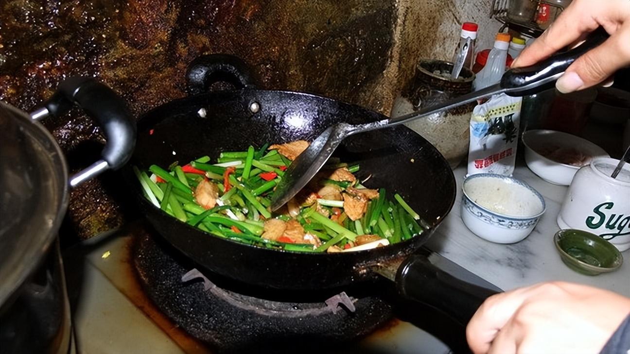 为什么日本厨房只有巴掌大，却异常干净？原来差距就在细节里