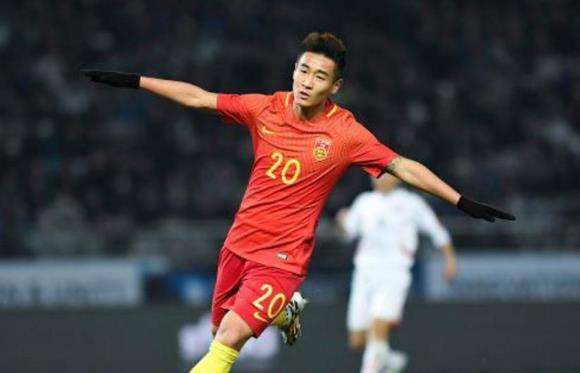 国足|武磊后，谁能扛起国足大旗！不是韦世豪张玉宁，22岁中场有望接班