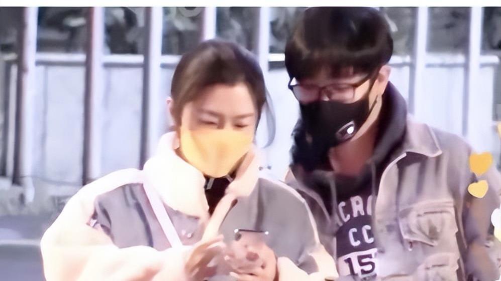 Selina|Selina小男友颜值被嘲后，身份背景遭扒，网友：等待原形毕露