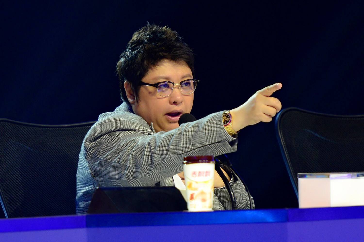 韩红|韩红力挺易烊千玺被嘲毒奶，力挺过的明星不是违法乱纪就是出轨