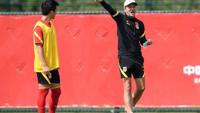 国足|3-0！中国男足绝地爆发！收官大胜+2人3球，5个月后目标=亚洲冠军