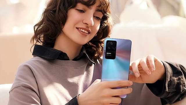 红米手机|直屏和曲屏哪个更受欢迎？没有明确答案，但一切归结于体验！