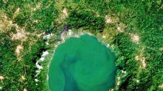 旅游业|世界第一圆湖，湖面直径七千米，博苏姆推湖为什么这么圆？