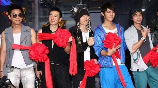 刘畊宏|“万年不火”刘畊宏火了，老婆年轻显老有黑料，曾为爱禁欲3年