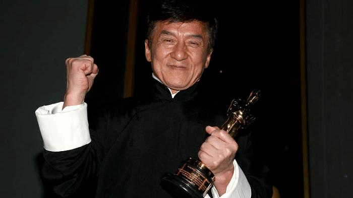 成龙|因拍摄电影和成龙不合，他怀恨在心，便拍了这部电影讽刺成龙