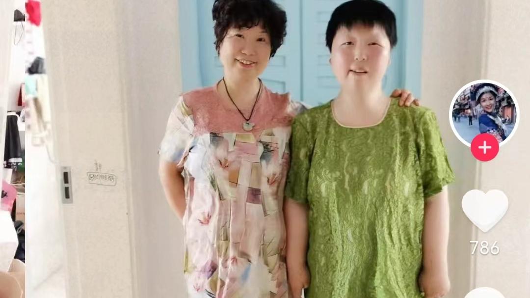 |杜粉给杜新枝母女亲手做衣服，一针一线太用心，被赞漂亮又大方