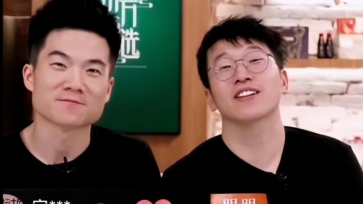 董宇辉|董宇辉直播间内涵石明蹭自己流量，明贬暗捧让石明成当晚带货榜首