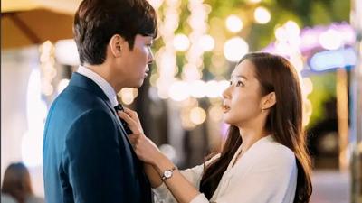 我暗恋他十年，他只把我当舔狗，当我放弃他时，他却后悔了，说早就爱上了我