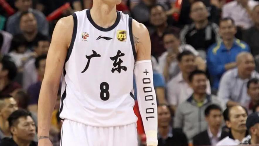 姚明|从资历上讲，他和姚明差远了，他连NBA的门坎都没入过
