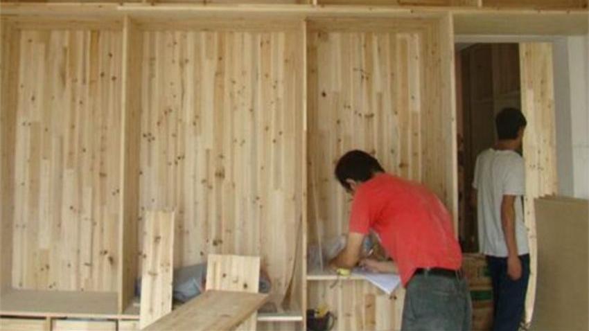 定制衣柜和木工打柜子，到底有何差别？看完这5个对比，就明白了