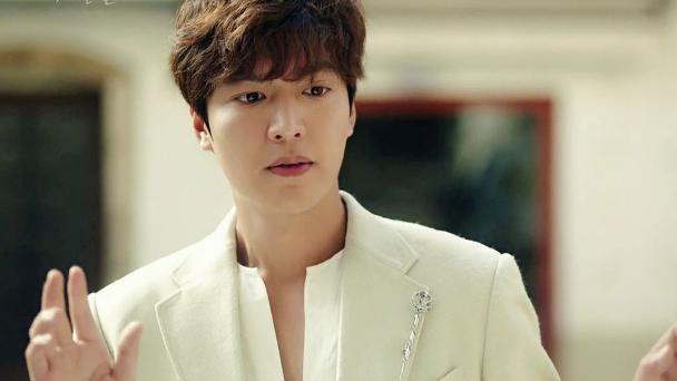 曹长卿|曝韩星李敏镐潜规则，知名编剧蹭热度后迅速改口：我只是吃瓜