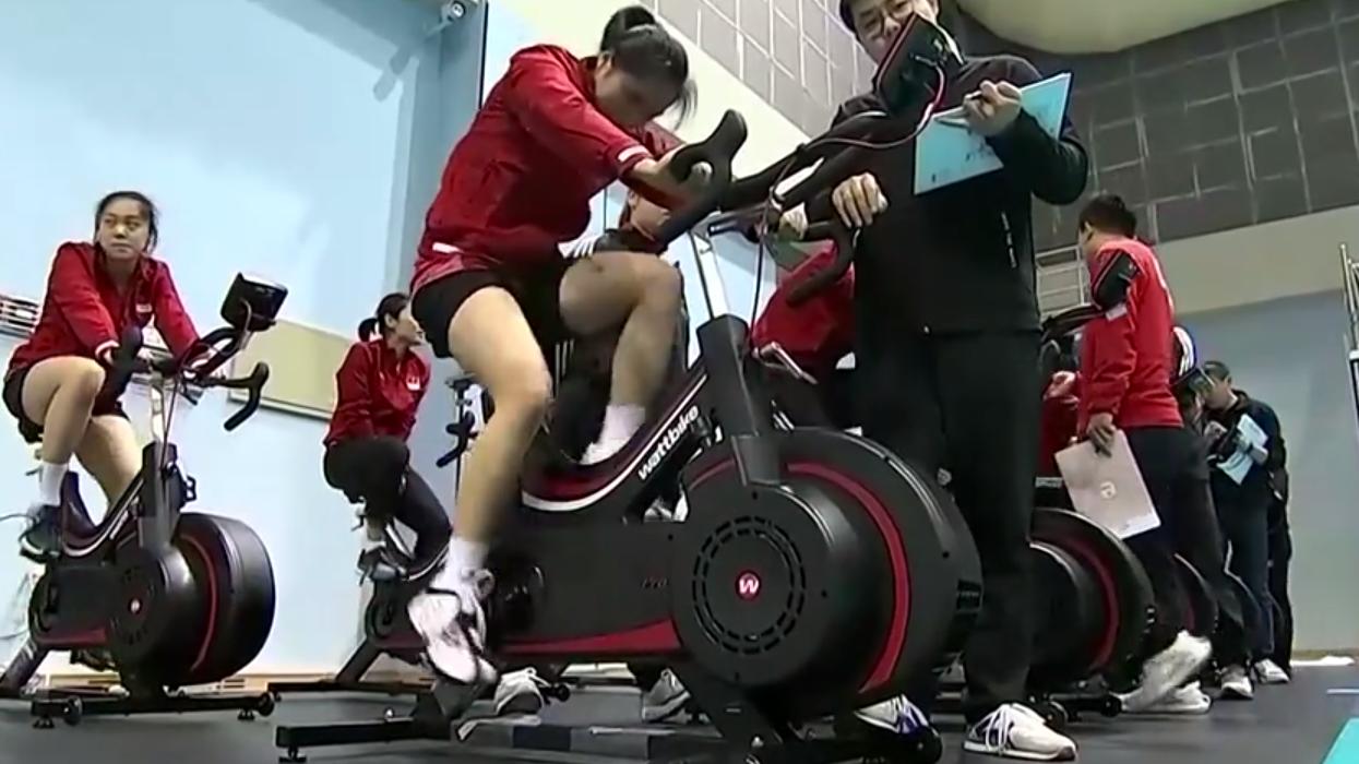 李盈莹|训练营发喜报！蔡斌带队=袁心玥李盈莹钦服，中国女排士气大振