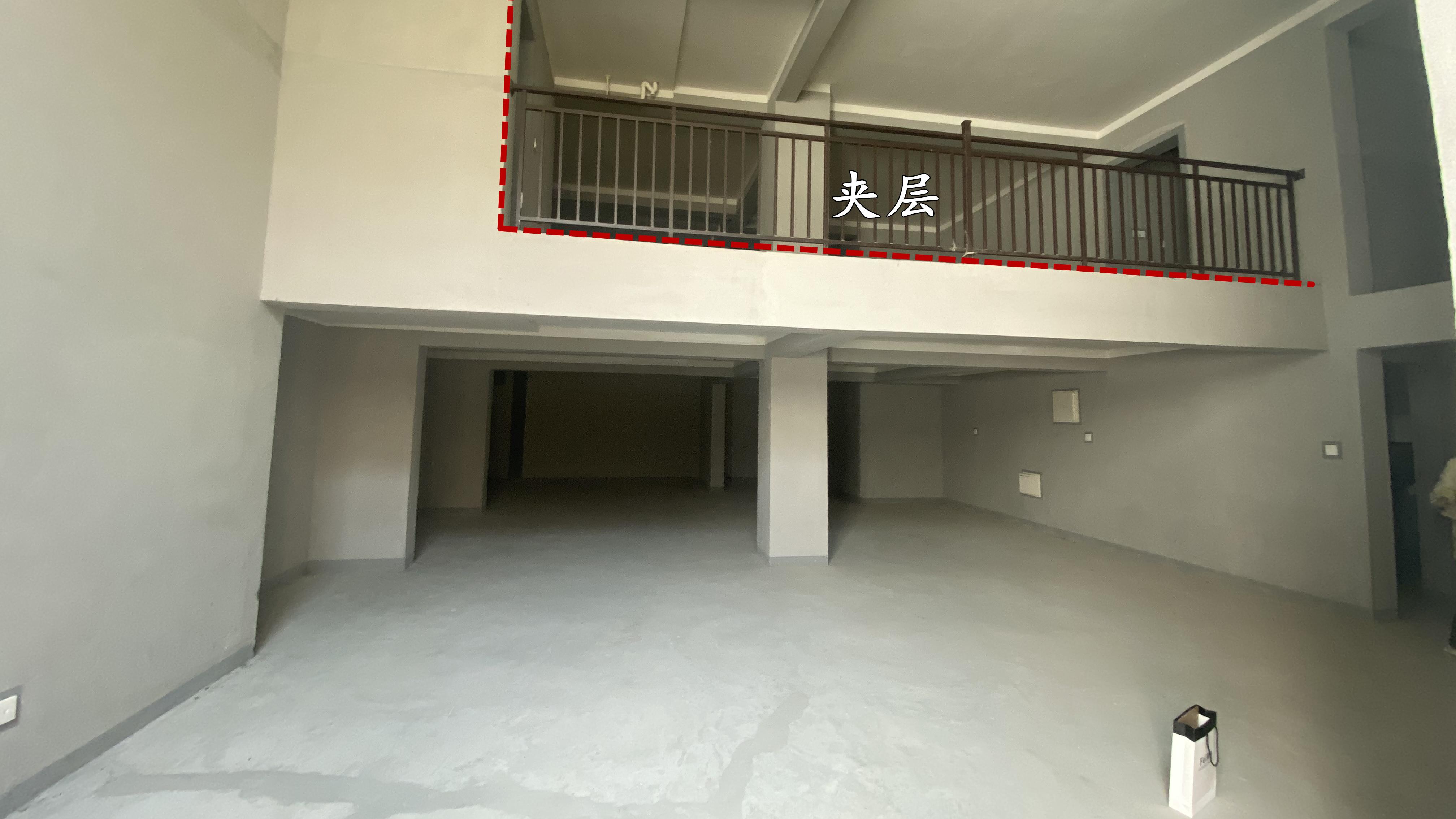 买底复式，地下室5米多高，开发商现浇夹层，别墅也不过如此吧？