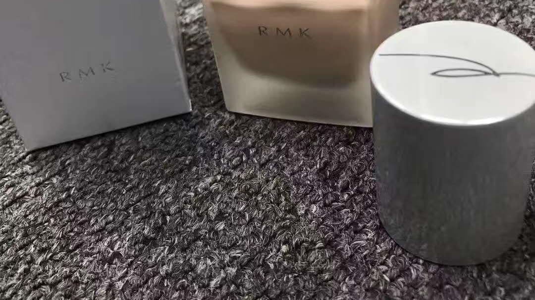 底妆 清透妆容的小心机？打造完美底妆是否变的很自然呢？