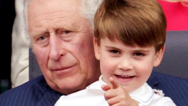 小王子|坐不住！路易小王子公开对老妈使坏，凯特被骂了