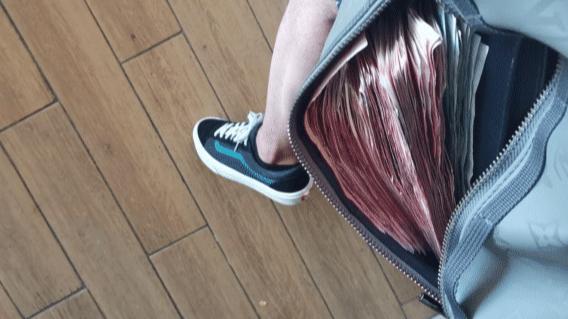 为什么是你|“新买的板鞋，看起来质量不错...”哈哈哈兄弟出门不怕被人打？