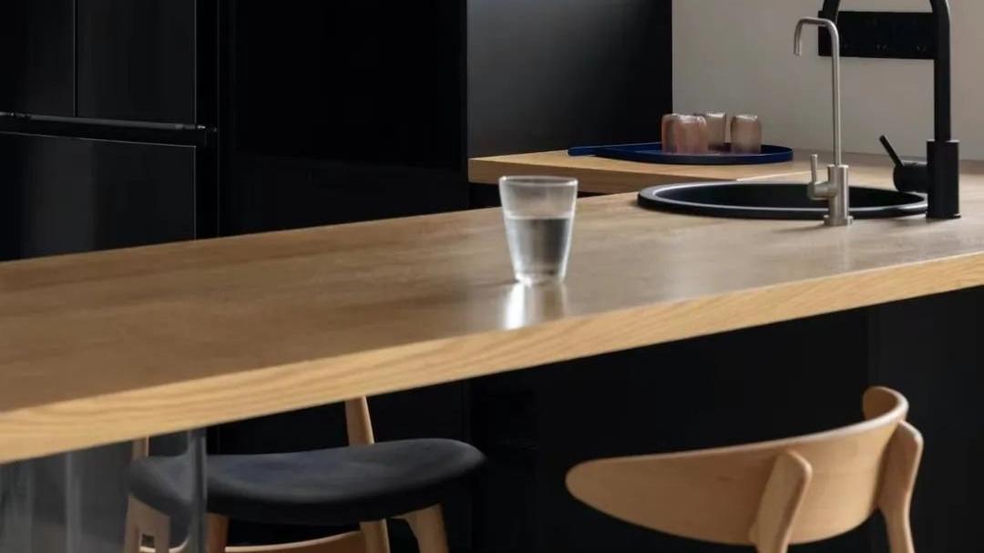 头一次见！141㎡居然把阳台做成吧台，满满人间烟火气~