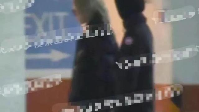 华晨宇|华晨宇被拍和一女子牵手回家