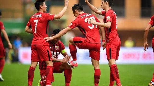 中超|上午8点！上海媒体做出争议报道：中超成大笑话，球迷质疑声一片