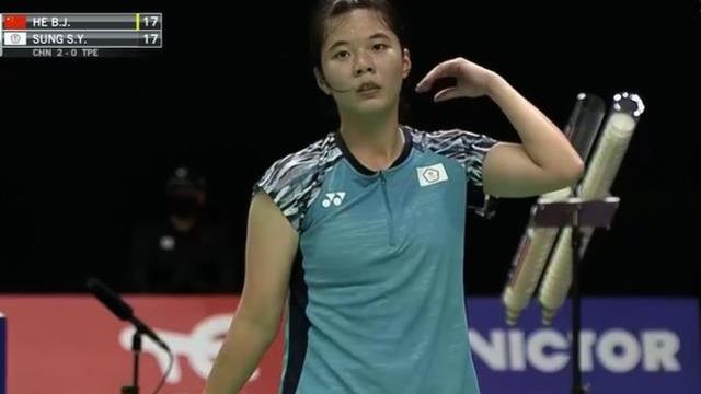何冰娇|18-17到18-21！国羽名将意外输掉1局，状态有点差！何冰娇要加油