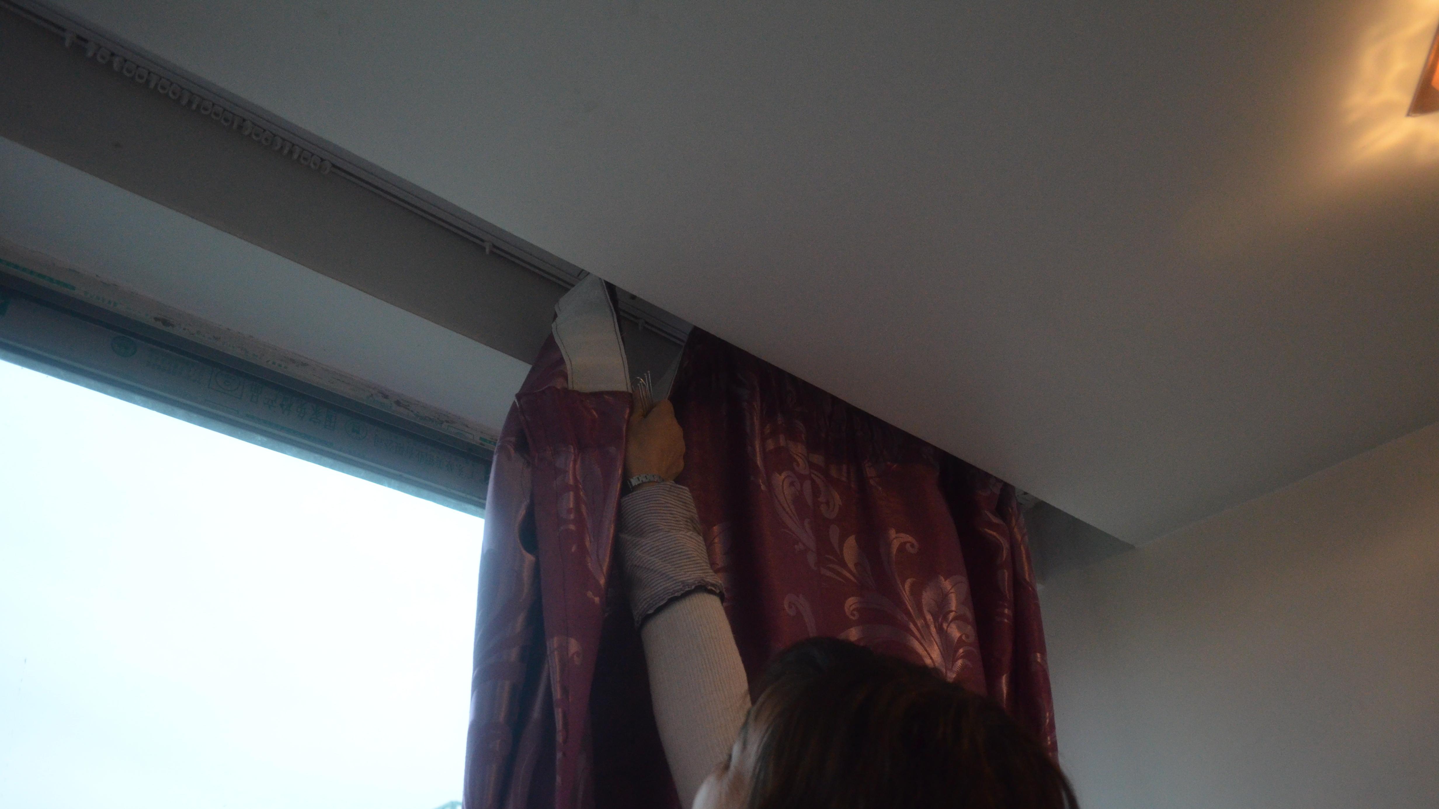 过年大扫除，家里的窗帘怎么洗？家政阿姨教你一招，洗完干净如新