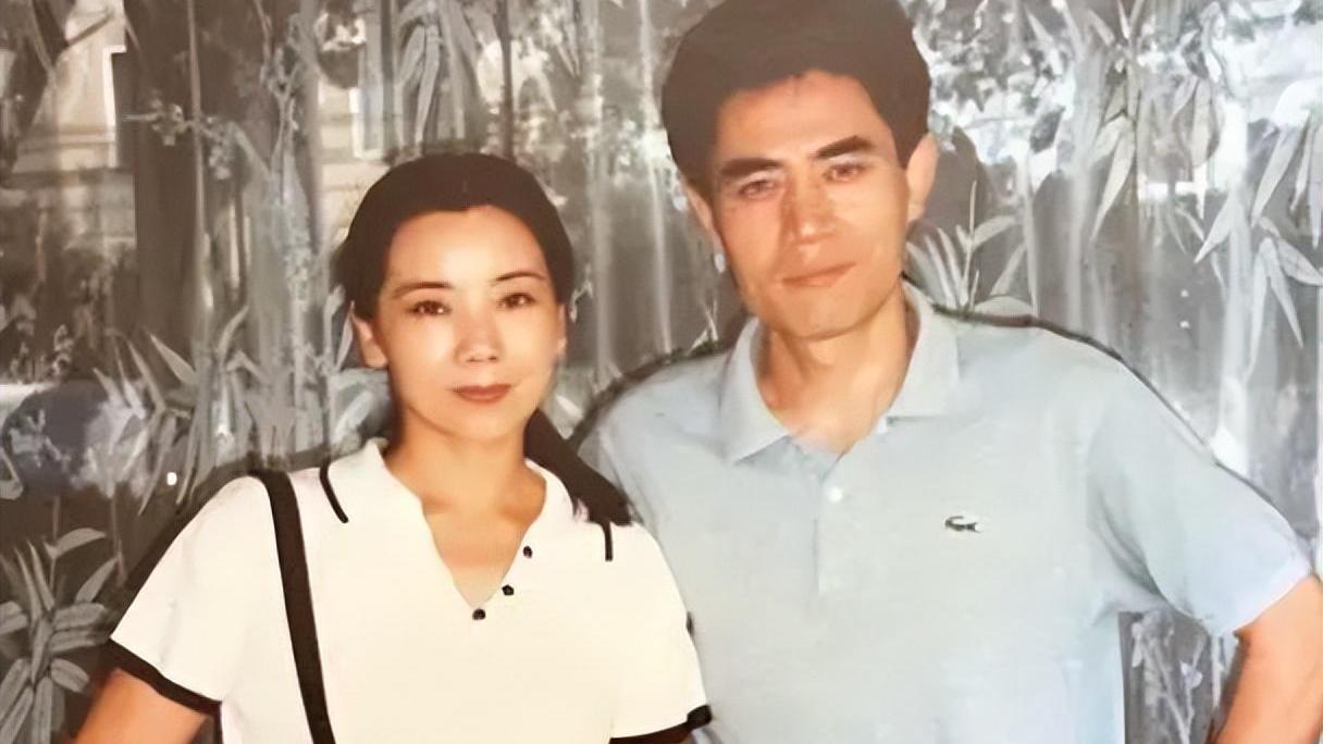 张雨绮|陈宝国一家四口聚餐！穿着潮流打扮显年轻，儿媳首次曝光气质出众